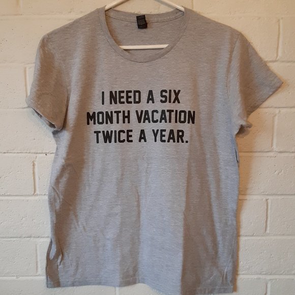 NWOT Woman's Graphic Tee Large - Picture 2 of 4